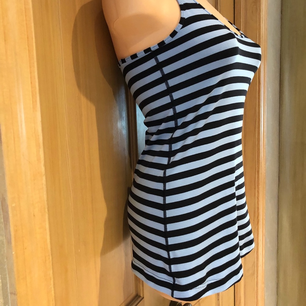 Lululemon tank - Picture 2 of 4